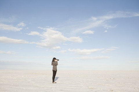 USA, Utah, Salt Lake City, Young woman taking photos. 
Photo : Jessica Peterson