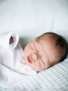 Portrait of newborn baby boy (2-5 months). 
Photo : Jessica Peterson