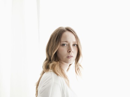 Portrait of serene young woman. 
Photo : Jessica Peterson