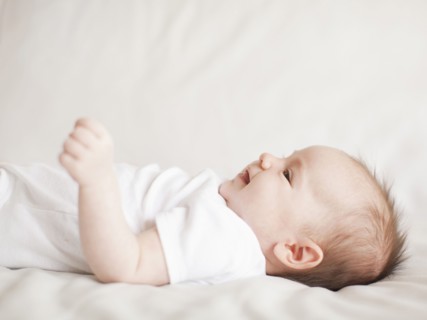 Portrait of baby boy (2-5 months) . 
Photo : Jessica Peterson
