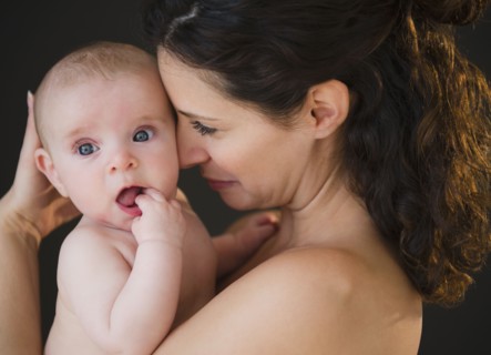 Mother and baby boy (2-5 months) posing together. Photo : Jamie Grill