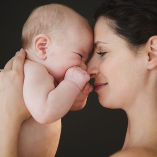Mother and baby boy (2-5 months) posing together. Photo : Jamie Grill