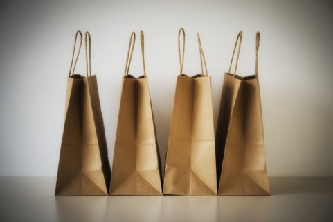 Studio shot of shopping bags. Photo : Daniel Grill