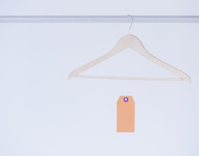 Studio shot of hanger with price tag. Photo : Daniel Grill