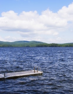 View of lake with wooden jetty. Photo : Daniel Grill