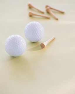 Studio shot of golf balls. Photo : Daniel Grill