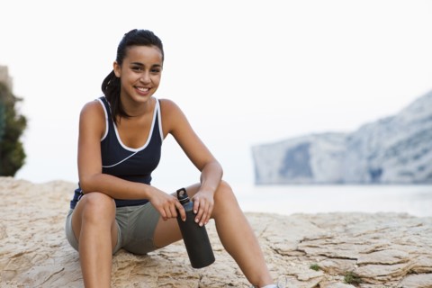 France, Marseille, Young woman resting after run. Photo : Mike Kemp