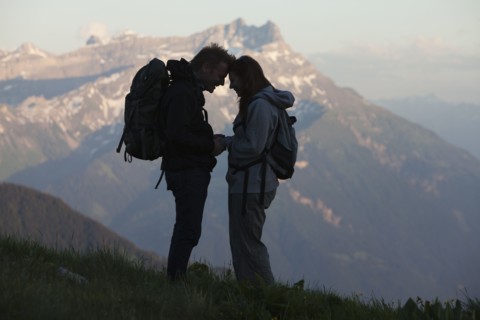 Switzerland, Leysin, Silhouettes of hikers looking at each other. Photo : Mike Kemp