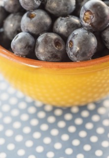 Blueberries in bowl. Photo : Daniel Grill