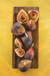 Figs on wood tray. Photo: Daniel Grill