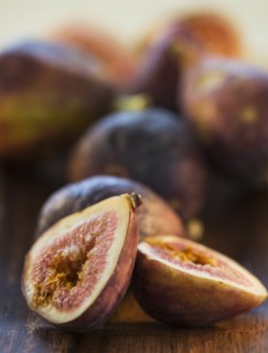 Figs on wood tray. Photo: Daniel Grill