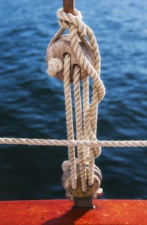 Coiled ropes on yacht deck. Photo : Daniel Grill