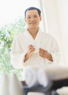 Mid adult man holding cup of healthy herbal tea. Photo : Daniel Grill