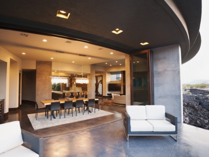 Modern living room facing terrace. Photo: Erik Isakson