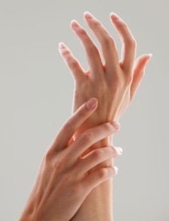 Beautiful Femine hands. Photo : Mike Kemp