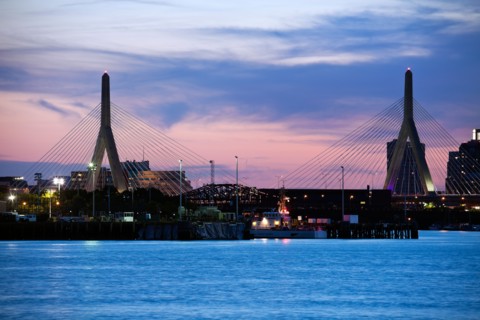 Bridge to downtown. Photo : Henryk Sadura