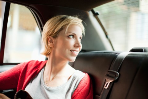 Woman sitting in back seat of car. Photo : Jessica Peterson