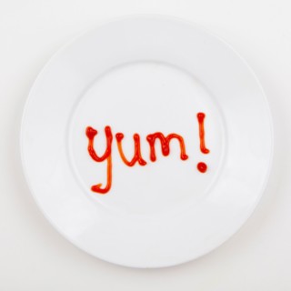 Word YUM written with ketchup. Photo : Jessica Peterson