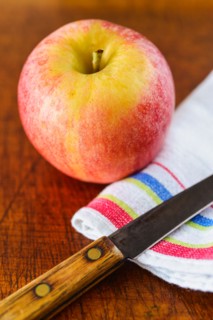 Apple, cloth and knife.