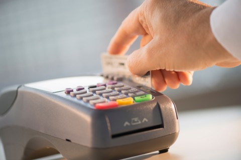 Hand paying with credit card.