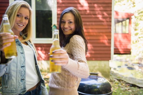 Two women enjoying barbecue. Photo : Jamie Grill
