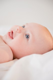 Smiling baby boy (2-5 months). Photo : Jamie Grill