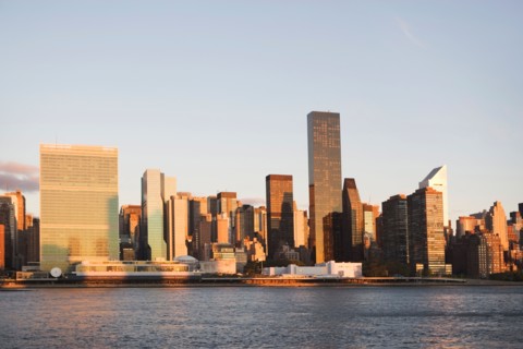 Skyline at sunset. Photo : Alan Schein