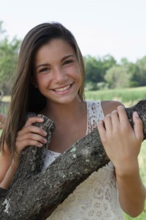 Outdoor portrait of smiling girl (12-13) . Photo: pauline st.denis