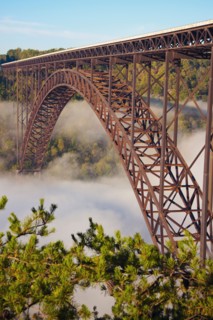 Bridge in fog. Photo : Henryk Sadura