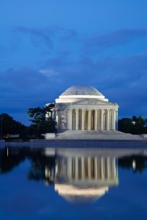 Thomas Jefferson Memorial at dusk. Photo : Henryk Sadura