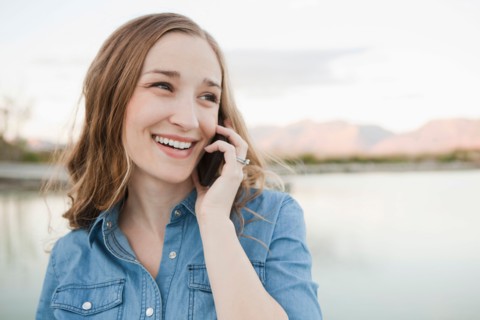 Portrait of young woman talking on phone. Photo : Jessica Peterson