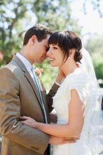 Portrait of young bride and groom. Photo : Jessica Peterson