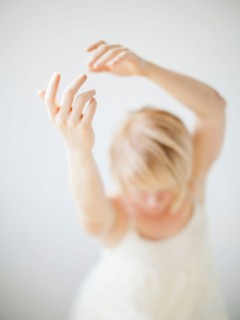 Studio Shot of dancing woman. Photo : Jessica Peterson