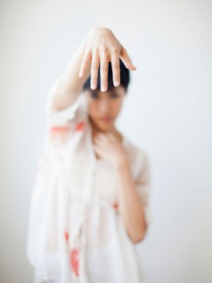 Studio Shot of dancing woman. Photo : Jessica Peterson