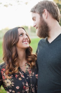 Couple looking in eyes. Photo : Jessica Peterson
