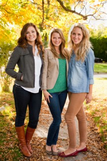 Portrait of three young women in autumn day. Photo : Jessica Peterson