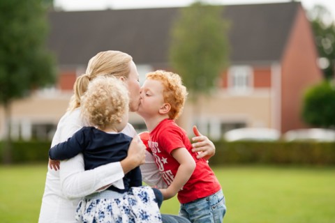 Mother with her children (2-3, 4-5)