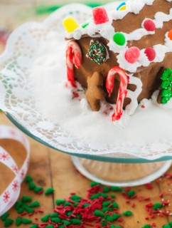 Gingerbread house on cake stand