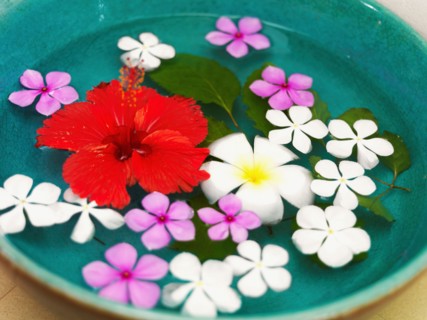 Bowl with floating flower heads