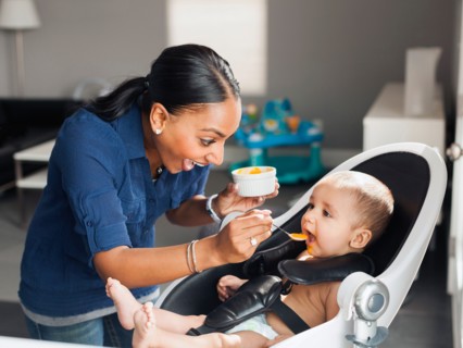 Mother feeding baby (2-5 moths)