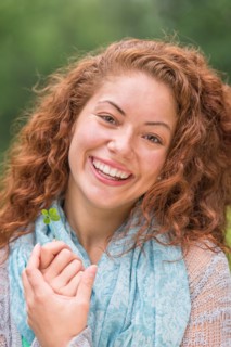 Portrait of young woman in park.