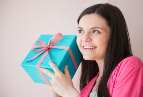 Young woman holding gift box