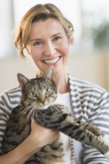 Portrait of woman holding cat.