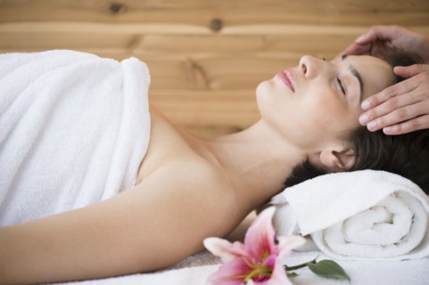 Woman receiving massage in spa.
Photo : Jamie Grill