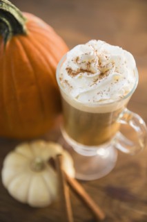 Studio Shot of cinnamon cafe latte.
Photo : Jamie Grill