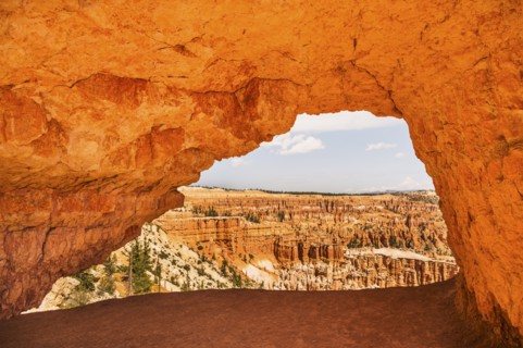View of natural arch. USA, Utah, Bryce Canyon.
Photo : Daniel Grill