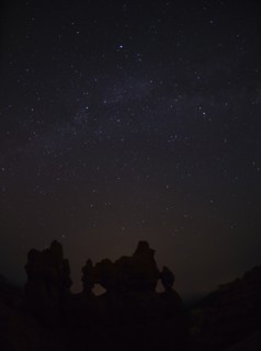 Night sky above rocks. USA, Utah, Bryce Canyon.
Photo : Daniel Grill