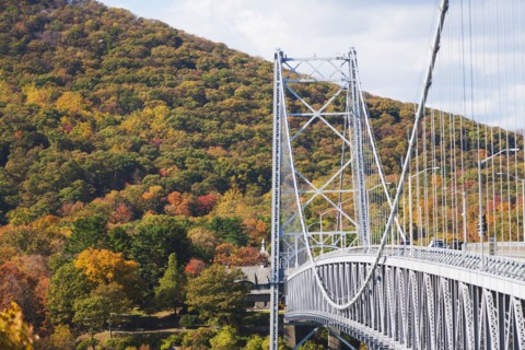 View of bridge in autumn. USA, New York State, Bear Mountain.
Photo : fotog