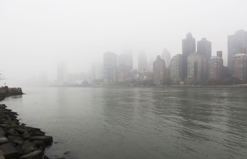 View of city over river. USA, New York State, New York City.
Photo : fotog