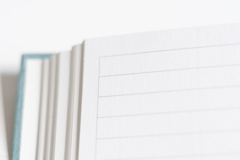 Open and empty journal.
Photo : Kristin Lee